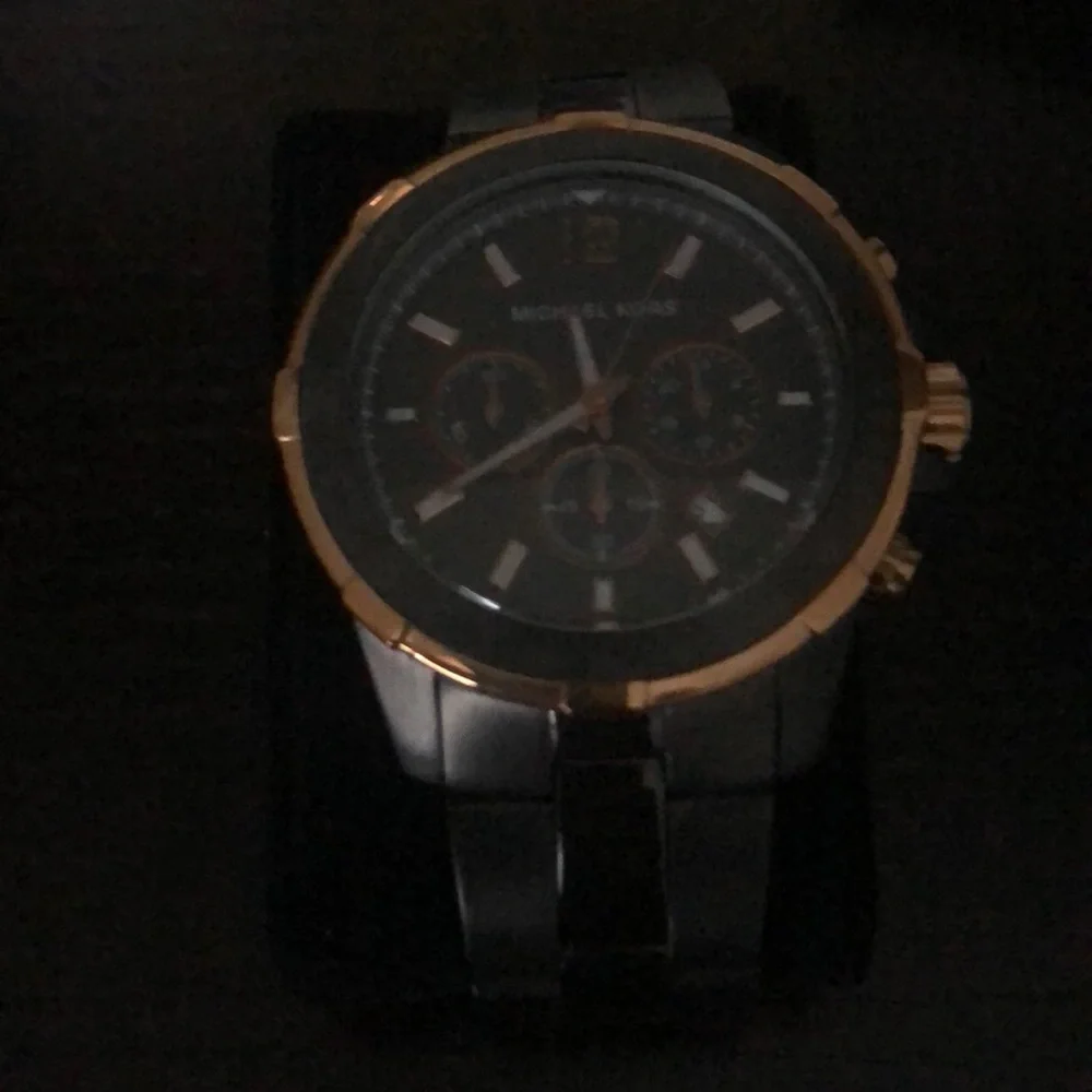 Watch - Picture 1 of 3
